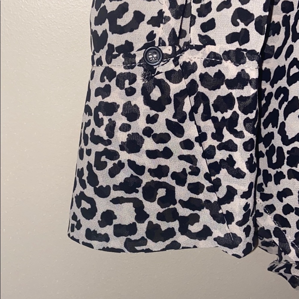 Cheetah Collard Blouse - Picture 7 of 11